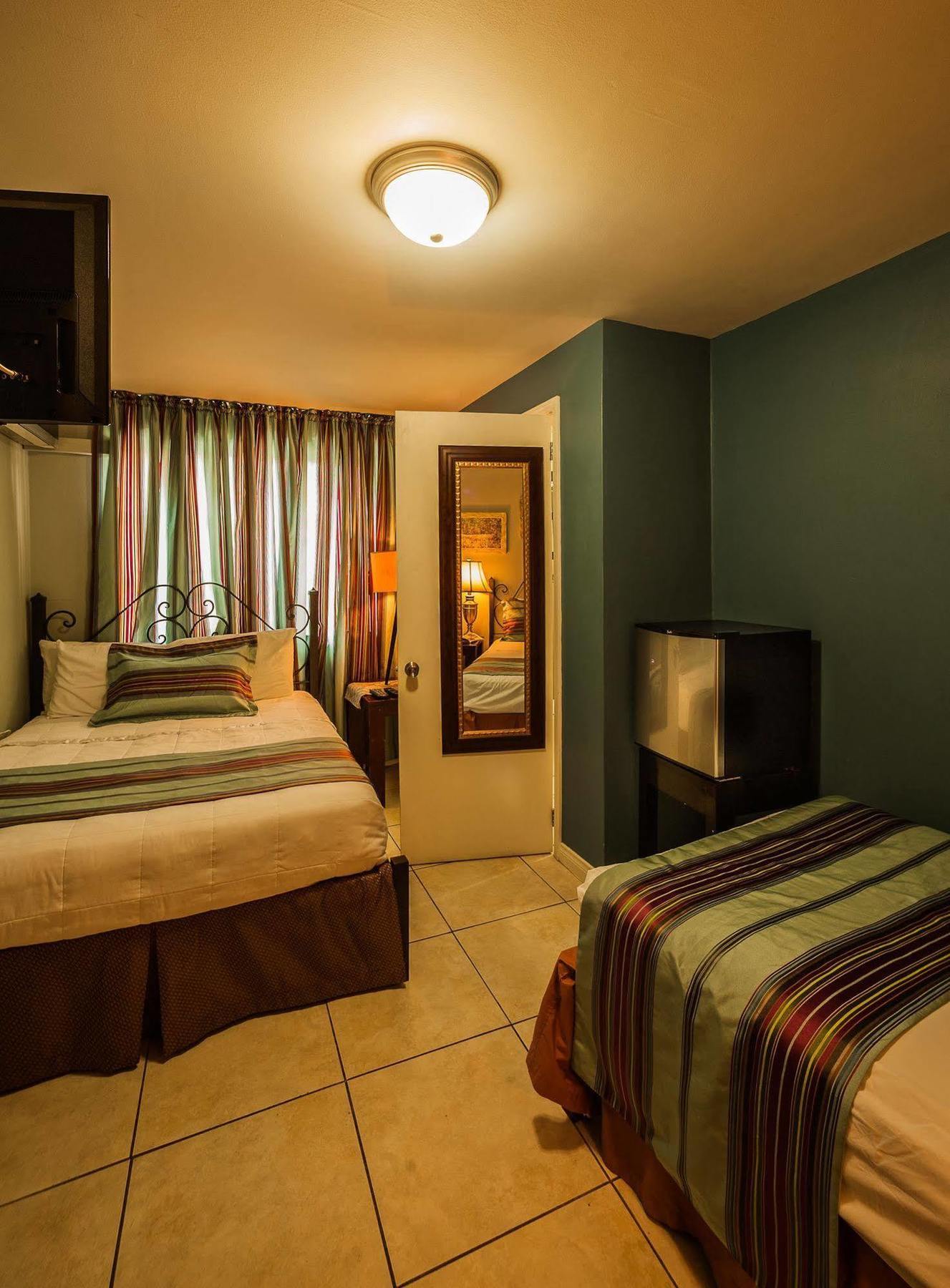 Inn At 87 Port of Spain Екстериор снимка
